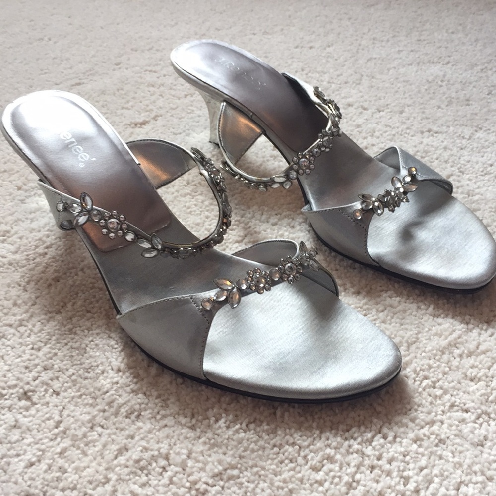 J. Reneé heels